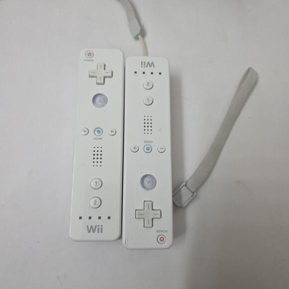 Nintendo Wii Console Bundle 512mb, 2 Games, 4 Remotes, Sensor Plus Cords Tested - Picture 10 of 16